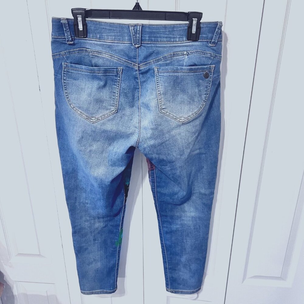 Taylor Swift Songs Democracy "Ab" solution Women's Sz 8 Stretch Cropped Jeans - Picture 9 of 15